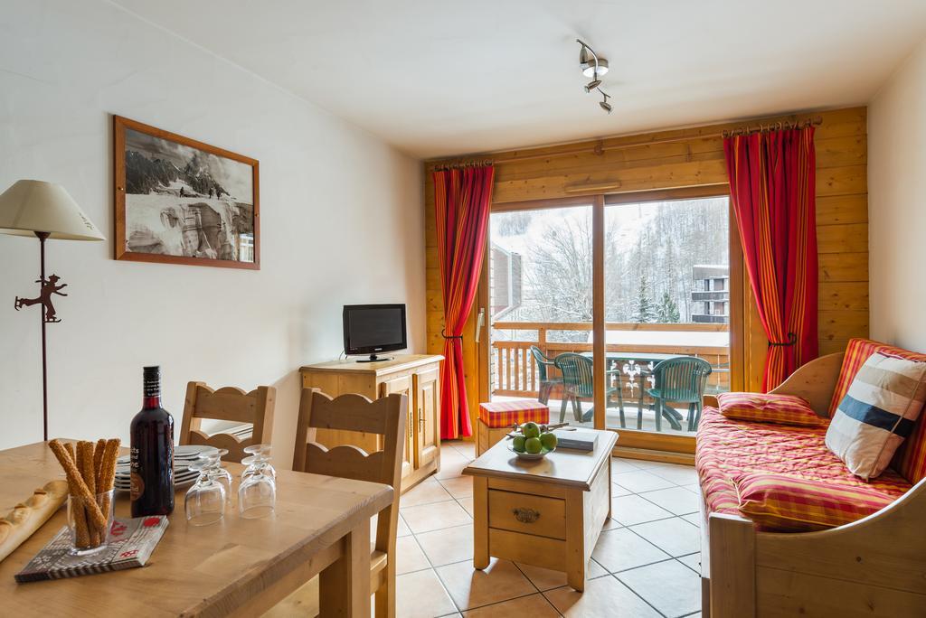 Travelski Home Premium - Residence Le Hameau Du Rocher Blanc Saint-Chaffrey Exterior foto